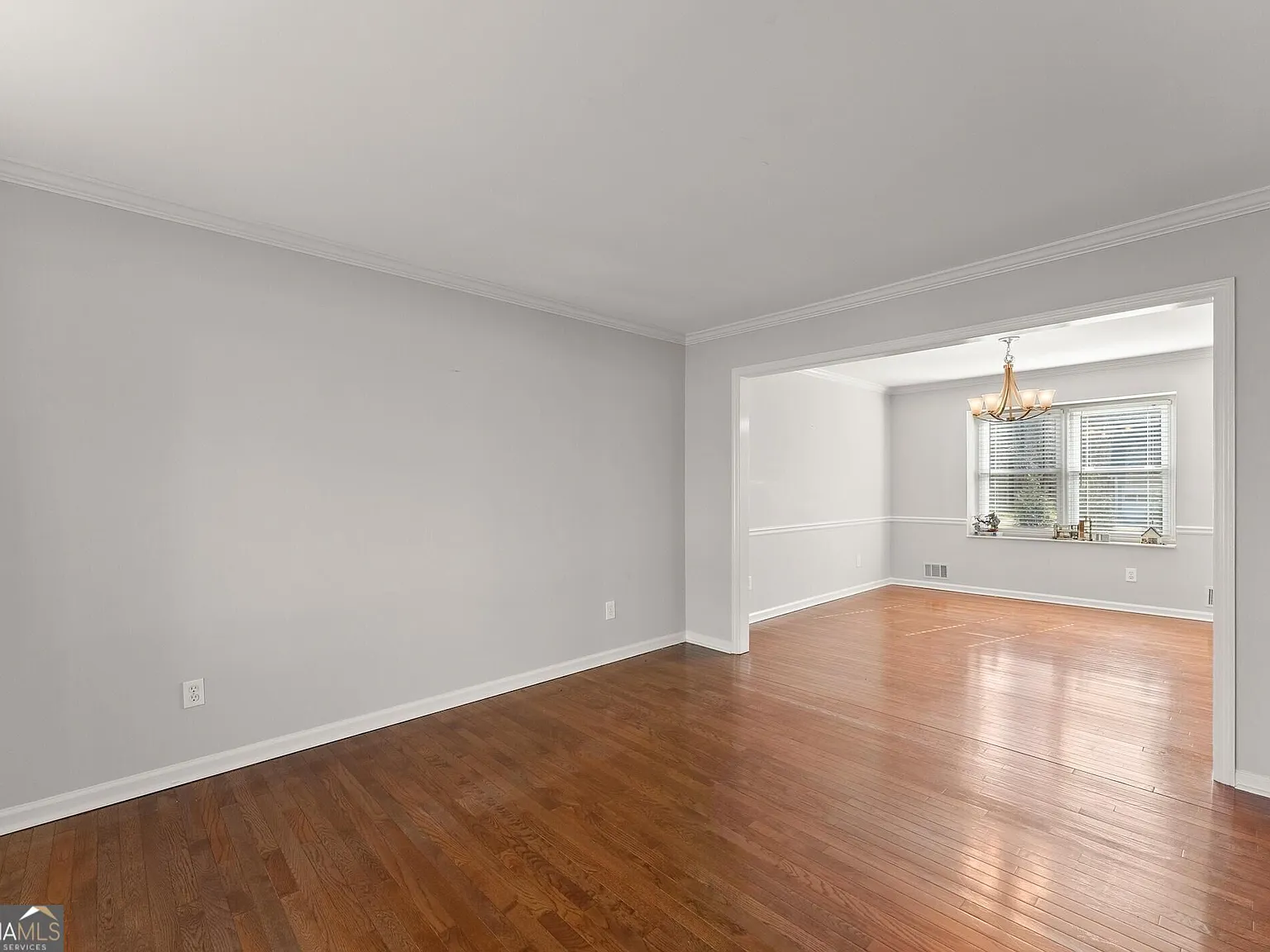 4 bed, 2.5 bath, 2363 sqft, $3,400 — Photo 3