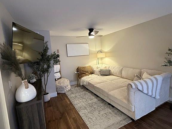 4th image of 6206 Greenleaf Ln