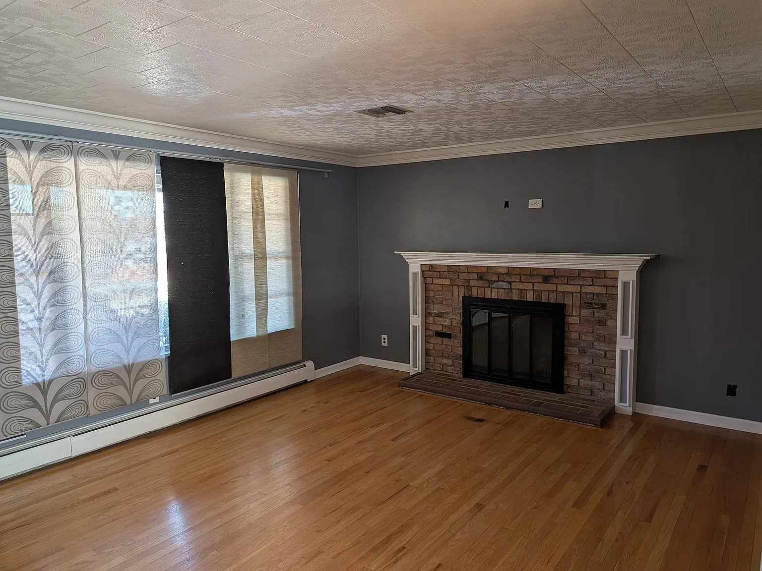 3 bed, 1994 sqft, $2,050 — Photo 2