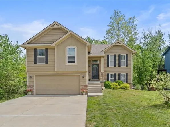 125 Johnson Rd, Liberty, MO 64068