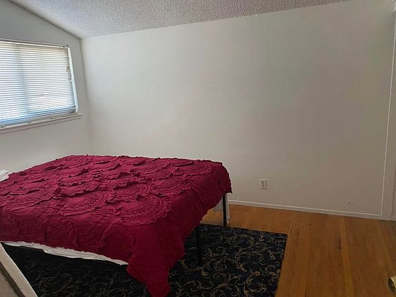 3rd image of 426 Balboa Ave