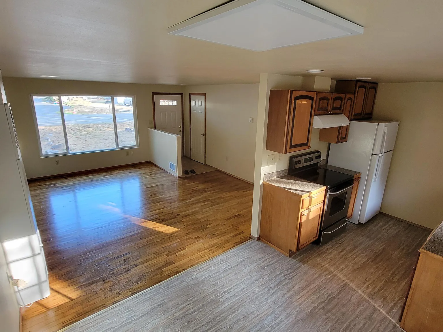 3 bed, 1.5 bath, 1000 sqft, $2,600 — Photo 2