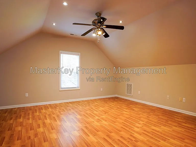 1008 Knighthood Ln — Photo 17