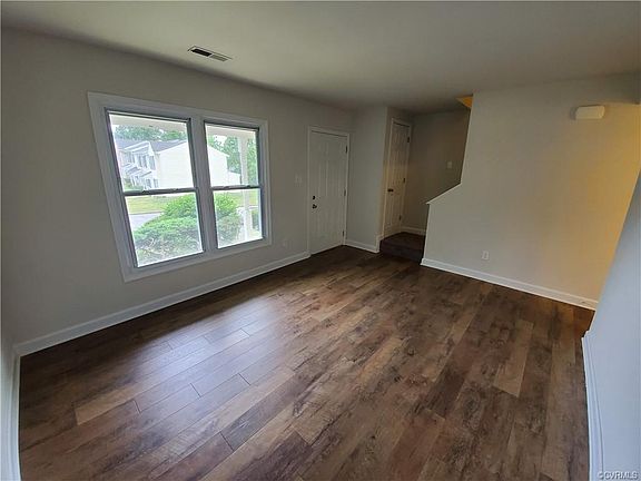3rd image of 15237 Broadwater Cir #15237