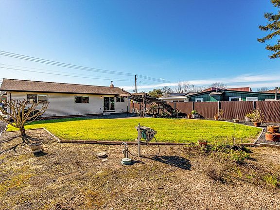 3rd image of 1477 Russell Avenue