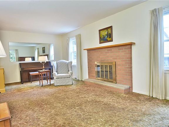 4th image of 8412 Squires Ln NE