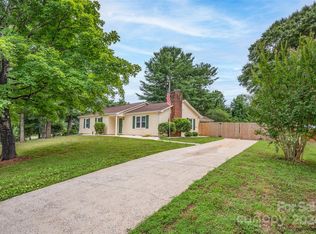 126 Little Forest Ln, Statesville, NC 28625