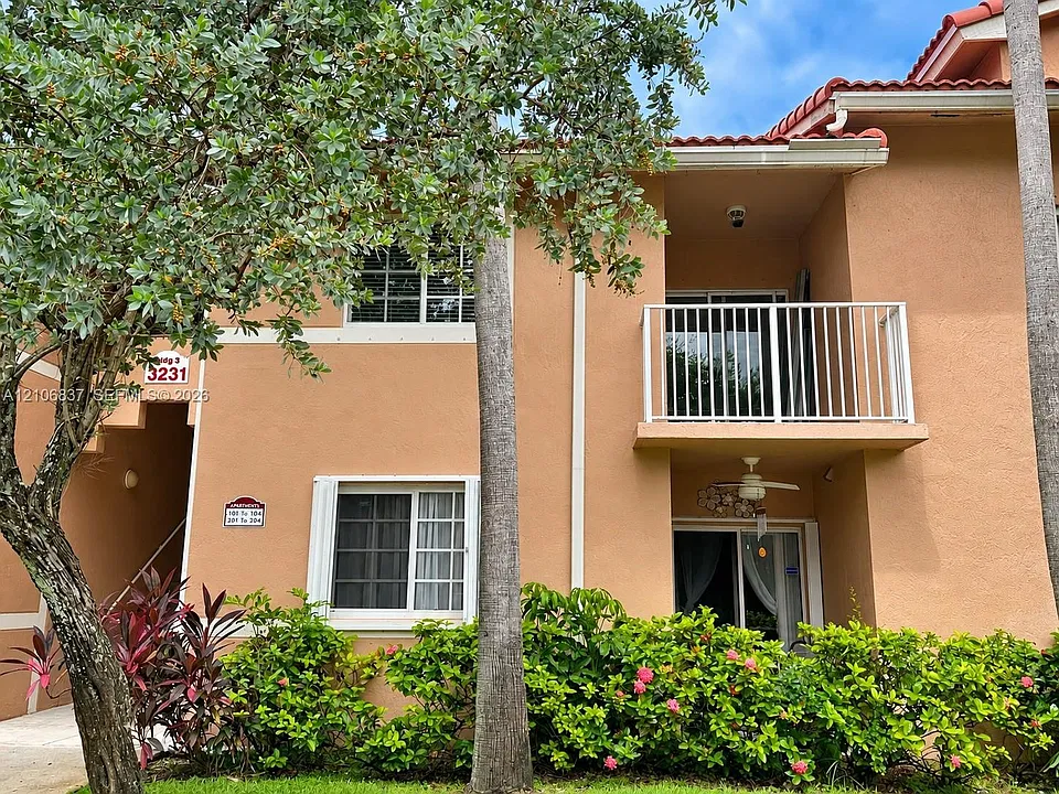 3231 Sabal Palm Mnr #203