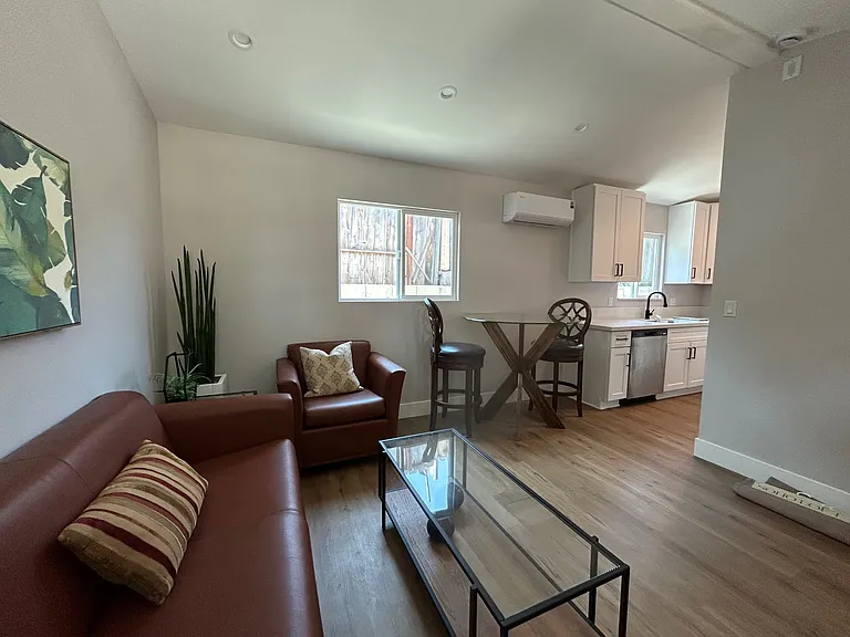 237 Michigan Ave — Photo 5