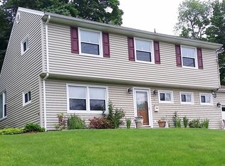 40 Valley View Ter, Mount Kisco, NY 10549