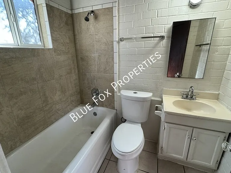 1211 N Jones Blvd #4 — Photo 12