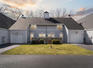 330 Yorktown Pl APT B2, Vermilion, OH