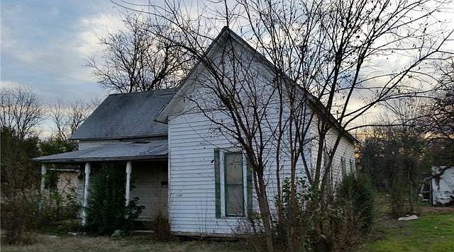 2nd image of 509 2nd St
