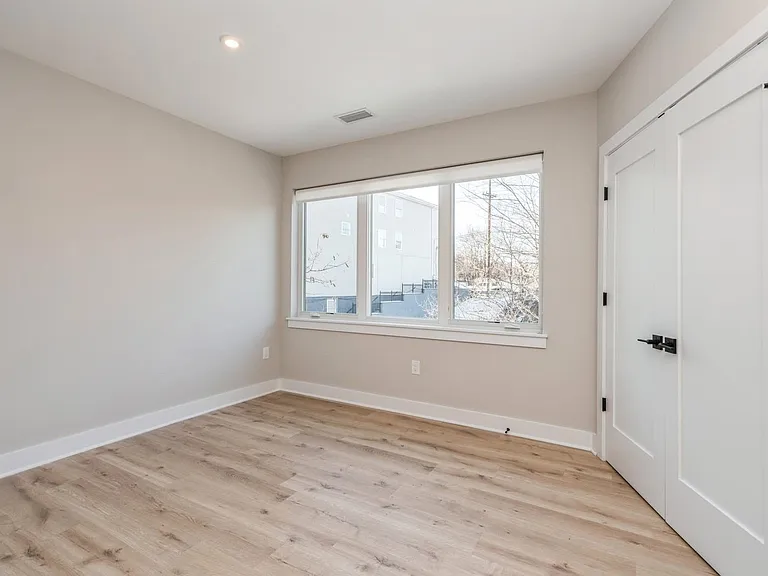 201-205 Randolph Ave #105 — Photo 15