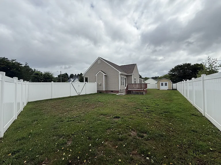 720 Carrington Ln — Photo 2