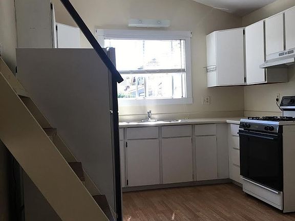 4th image of 398 1/2 Webster St