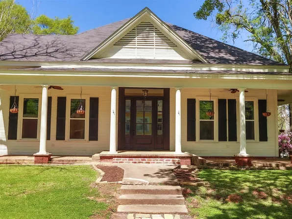 409 E Baker St, Jefferson, TX 75657