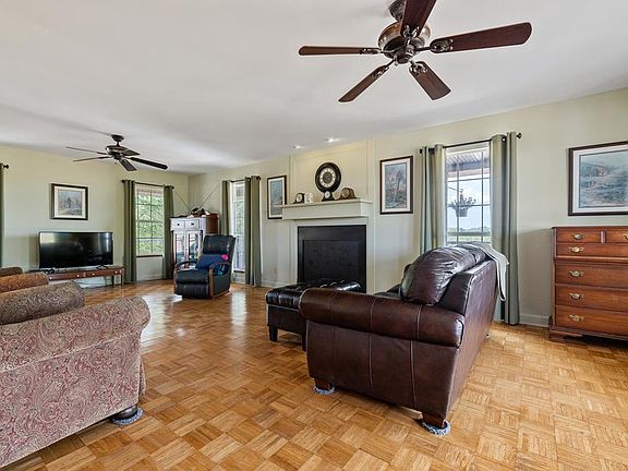 5th image of 1159 River Bend Dr