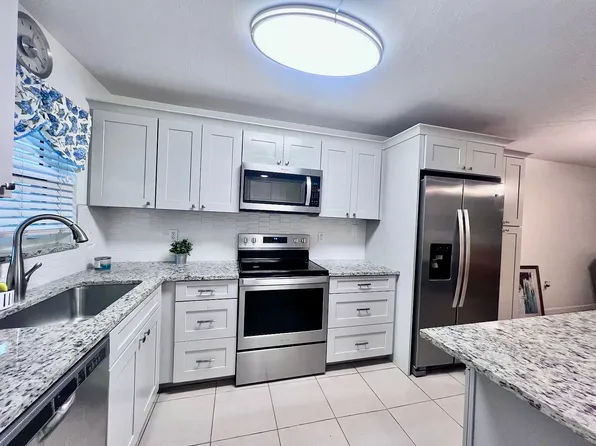 499 Forest Lakes Blvd APT 110, Naples, FL 34105