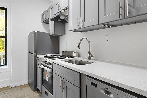 Rented by REAL New York | media 20