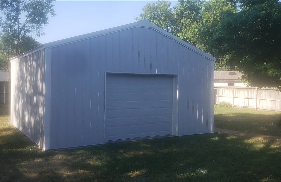 2nd image of 1301 Spring Cir