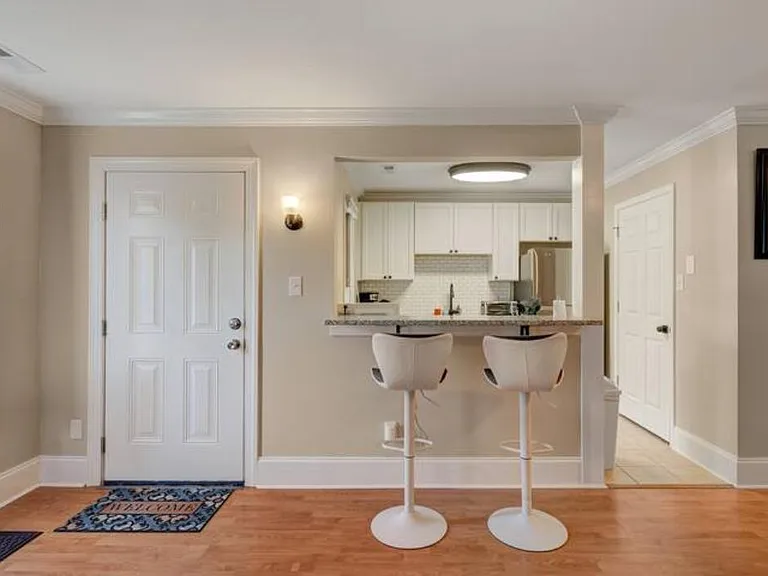 2225 Summit St #3 — Photo 5