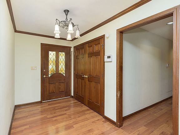 4th image of 717 Saint James Pl