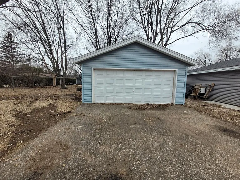 822 Dwight St — Photo 16