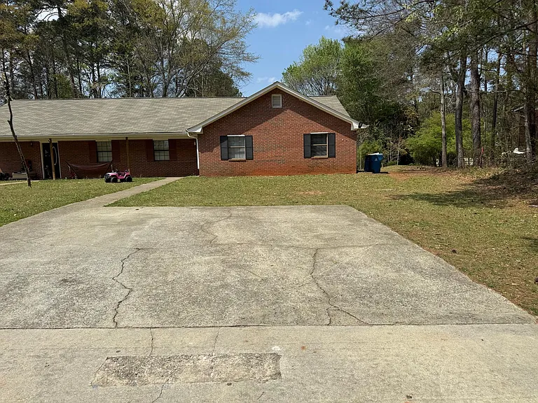 1915 Patterson Cir — Photo 3