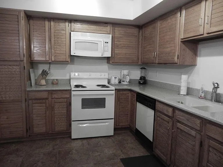 9007 W Port Royale Ln — Photo 11