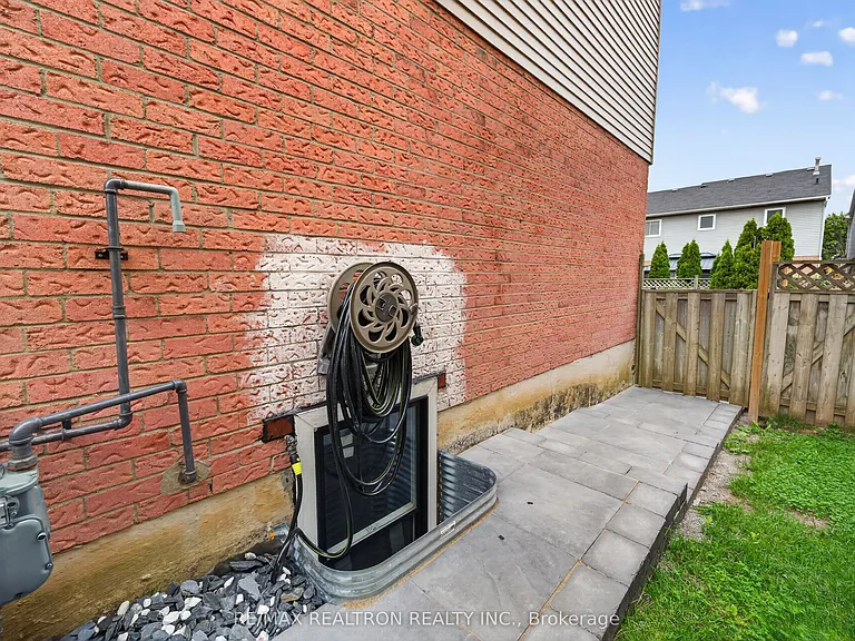 40 Carr Dr — Photo 25