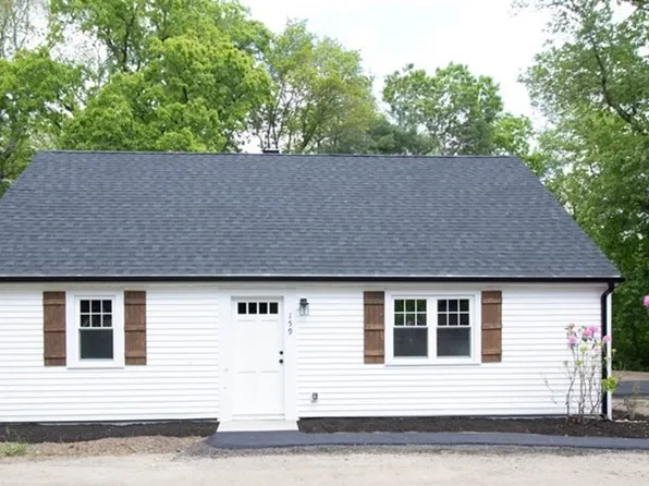 159 Bedford St, Middleboro, MA 02346