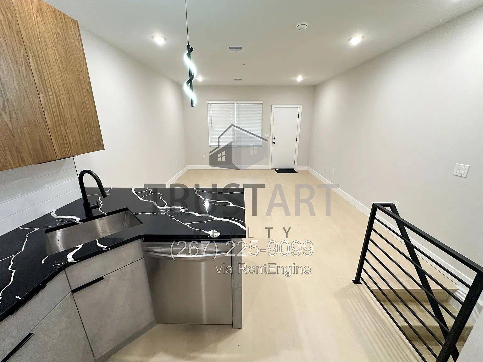 3 bed, 3.0 bath, $2,000 — Photo 4