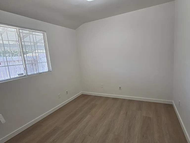 2420 45th Ave — Photo 13