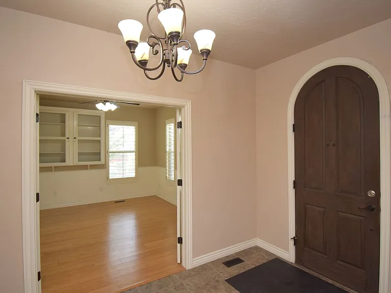 10741 S Weiss Dr — Photo 4