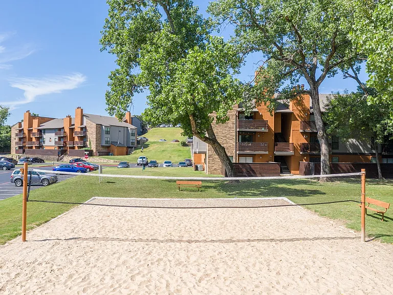 Vine Apartments — Photo 12