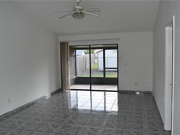 4th image of 939 Park Villa Cir