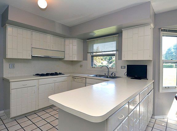 5th image of 603 E Appletree Ln