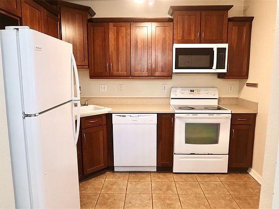 4th image of 2704 NW 1st Ave