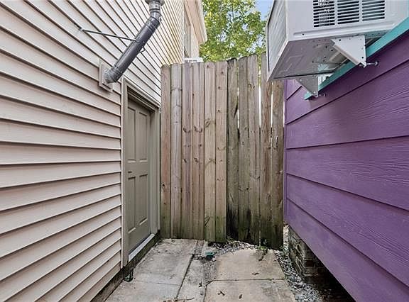 2nd image of 333 N Murat St