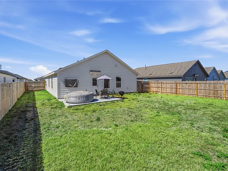 2706 Lannister Ln — Photo 15