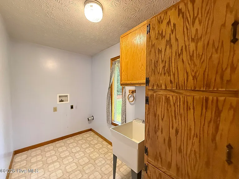 315 W Craven Ave — Photo 16