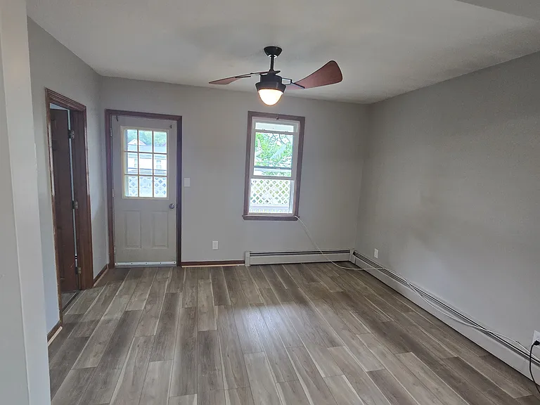 1953 Falls St #3 — Photo 12
