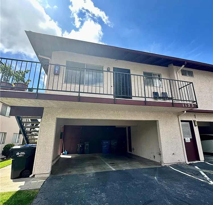 1123 W Sierra Madre Ave #4