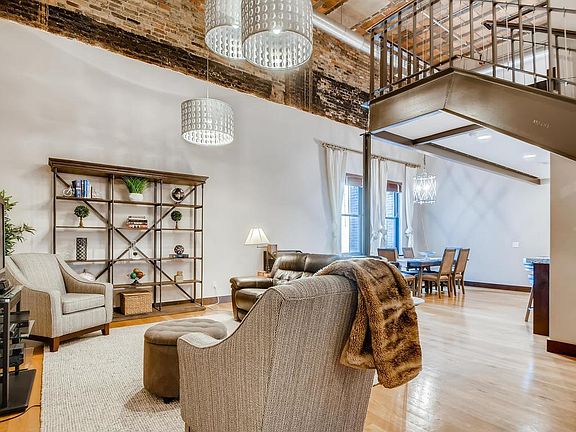 3rd image of 214 4th St E Unit 215