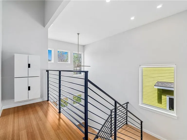 588 S Block Ave — Photo 11