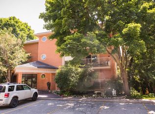 260 Leacock Dr #406, Barrie, ON L4N 7V9