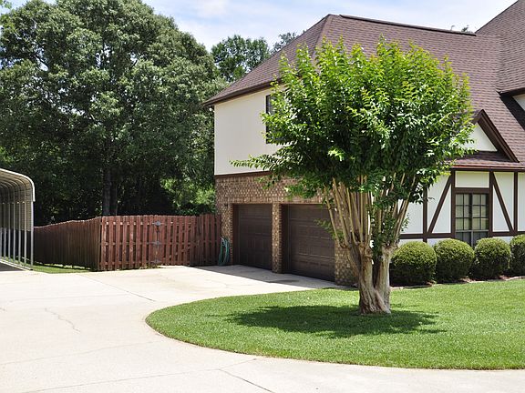 3rd image of 3038 Creekwood Dr