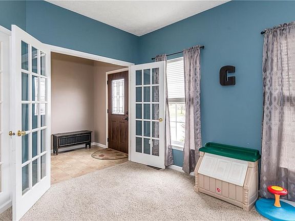 3rd image of 104 Summitt Dr