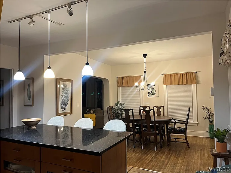836 Richmond Ave — Photo 16